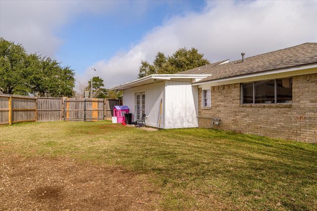 371 Somerset Court, Alvin, TX 77511