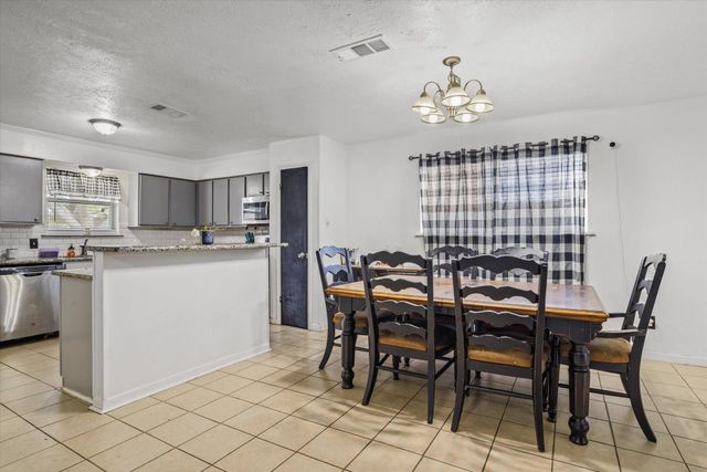 371 Somerset Court, Alvin, TX 77511