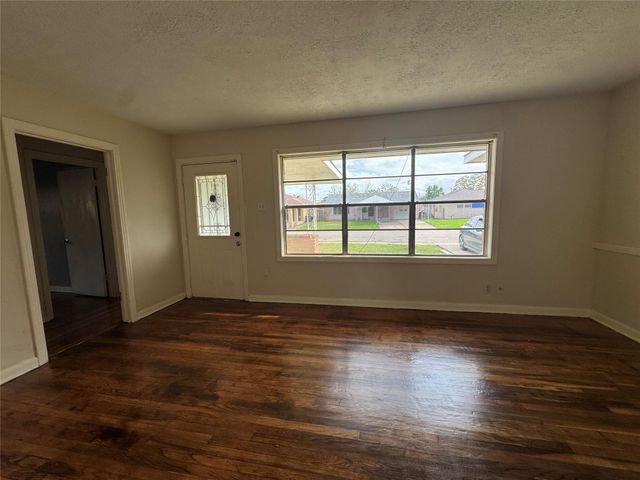 8719 Tilgham Street, Houston, TX 77029