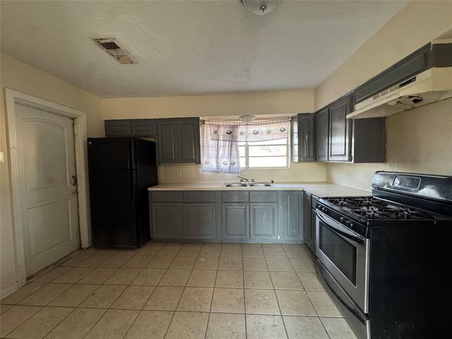 8719 Tilgham Street, Houston, TX 77029