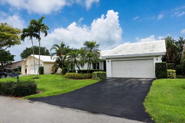 5667 Cameo Drive N, Boca Raton, FL 33433