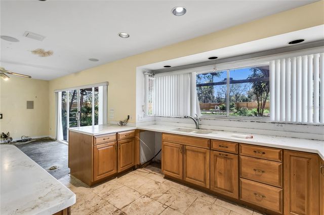 6734 TWELVE OAKS BOULEVARD, Tampa, FL 33634