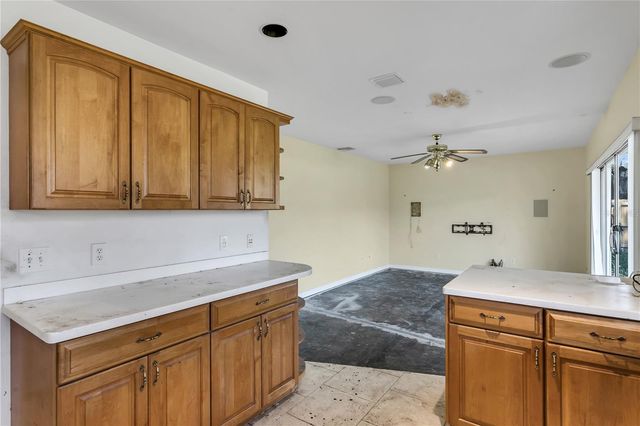 6734 TWELVE OAKS BOULEVARD, Tampa, FL 33634