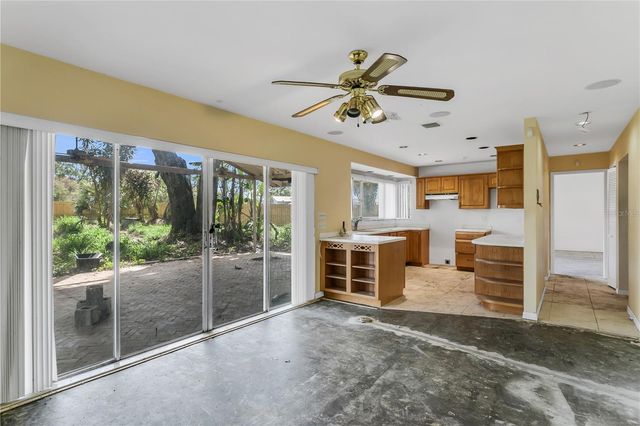 6734 TWELVE OAKS BOULEVARD, Tampa, FL 33634