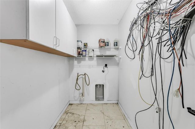 6734 TWELVE OAKS BOULEVARD, Tampa, FL 33634