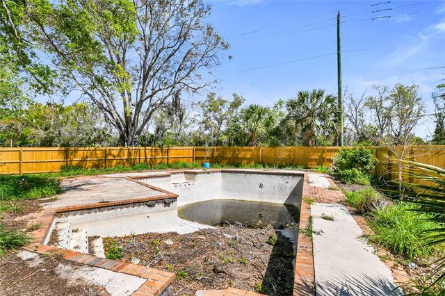 6734 TWELVE OAKS BOULEVARD, Tampa, FL 33634