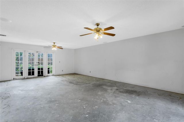 6734 TWELVE OAKS BOULEVARD, Tampa, FL 33634