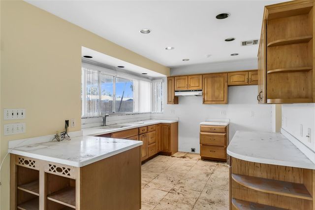 6734 TWELVE OAKS BOULEVARD, Tampa, FL 33634