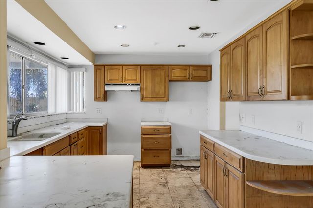 6734 TWELVE OAKS BOULEVARD, Tampa, FL 33634