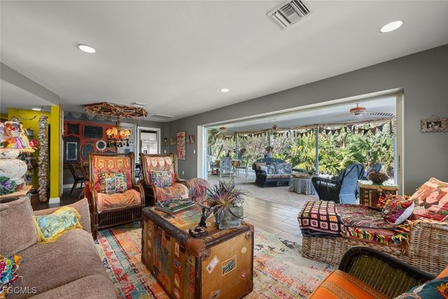 6076 Castaways LN, Sanibel, FL 33957