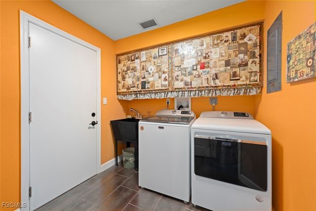 6076 Castaways LN, Sanibel, FL 33957