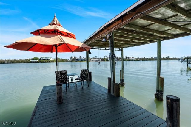 6076 Castaways LN, Sanibel, FL 33957