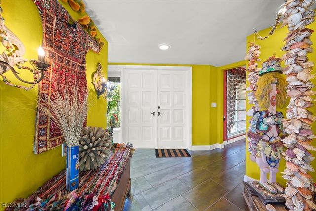 6076 Castaways LN, Sanibel, FL 33957