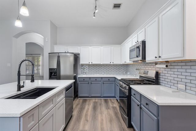 153 Hickory LN, Georgetown, TX 78633