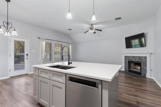 153 Hickory LN, Georgetown, TX 78633