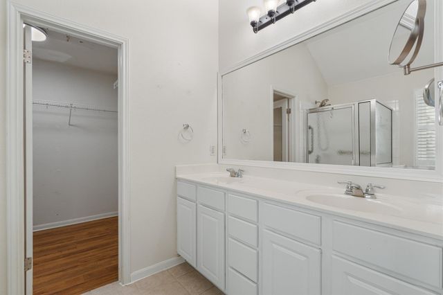 153 Hickory LN, Georgetown, TX 78633