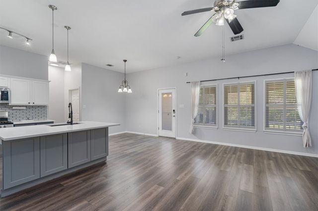 153 Hickory LN, Georgetown, TX 78633