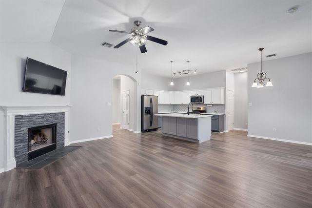 153 Hickory LN, Georgetown, TX 78633