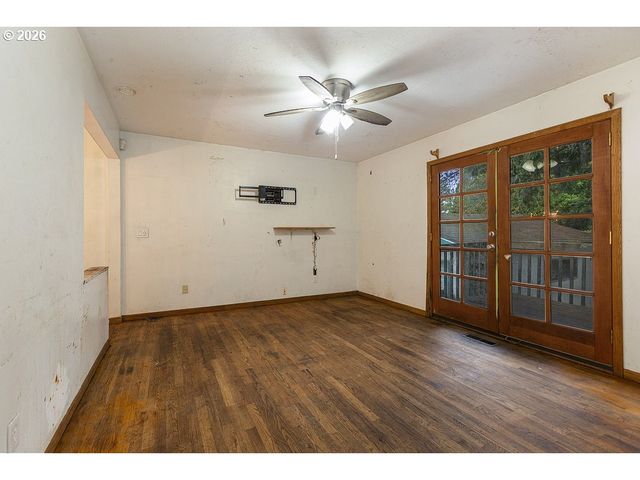 18721 Se CARUTHERS St, Portland, OR 97233