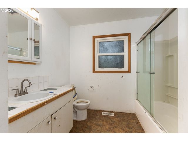 18721 Se CARUTHERS St, Portland, OR 97233