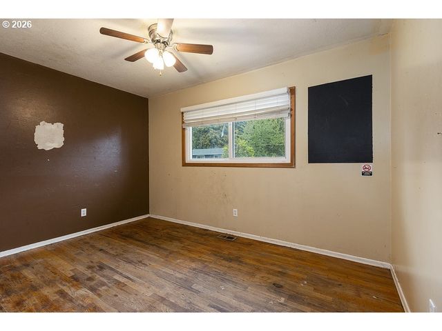 18721 Se CARUTHERS St, Portland, OR 97233