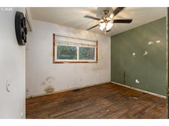 18721 Se CARUTHERS St, Portland, OR 97233