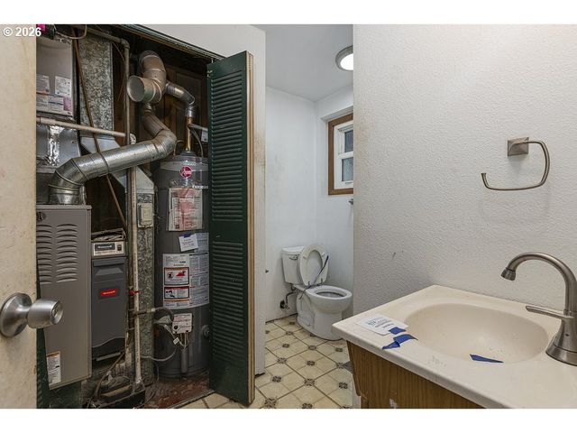 18721 Se CARUTHERS St, Portland, OR 97233
