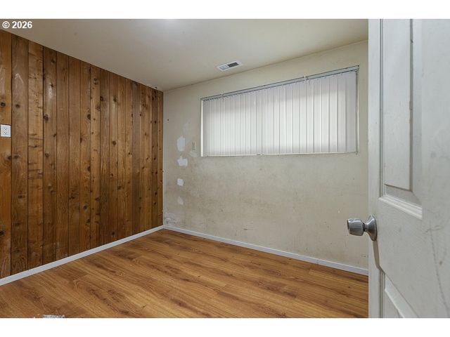 18721 Se CARUTHERS St, Portland, OR 97233