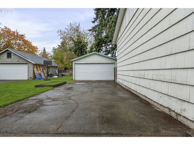 18721 Se CARUTHERS St, Portland, OR 97233