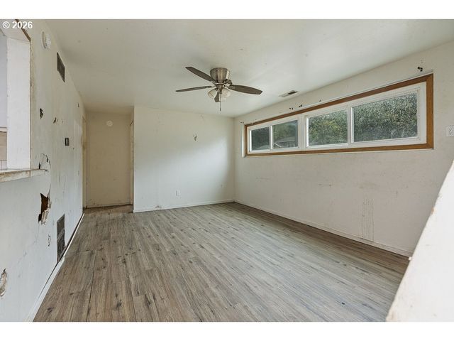 18721 Se CARUTHERS St, Portland, OR 97233
