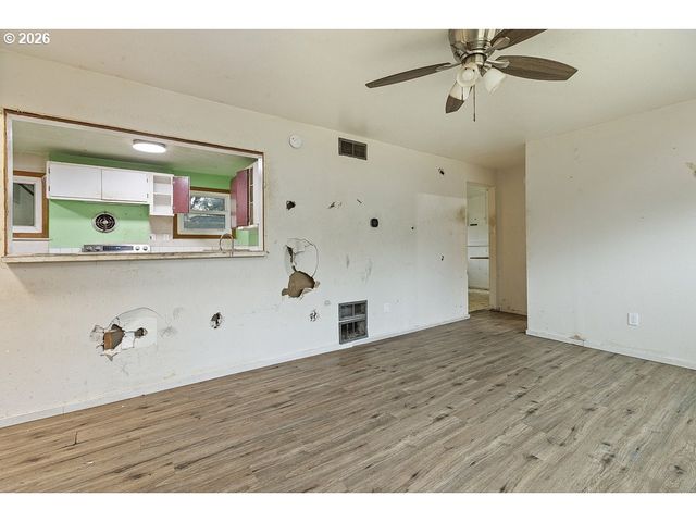 18721 Se CARUTHERS St, Portland, OR 97233