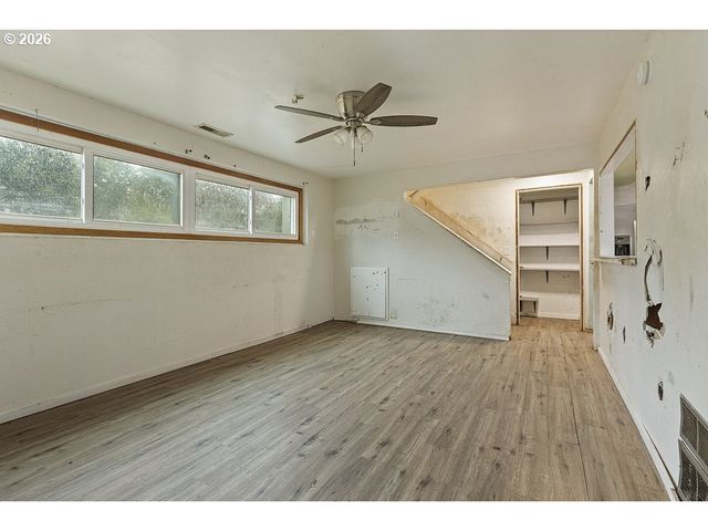 18721 Se CARUTHERS St, Portland, OR 97233