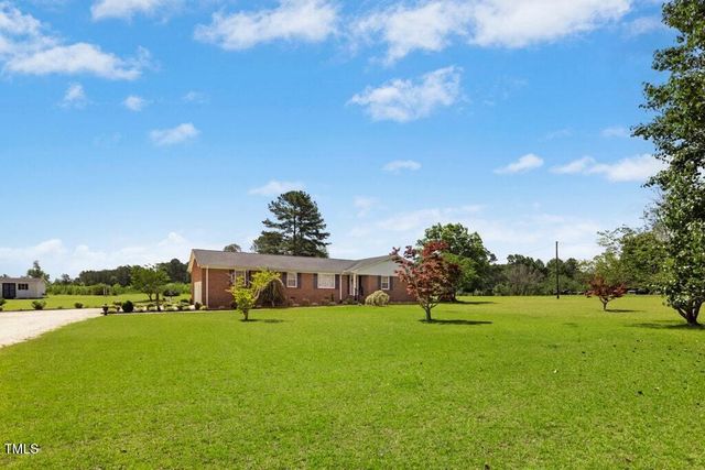 1035 Aquilla Road, Benson, NC 27504