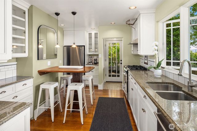 618 37th Avenue, Seattle, WA 98122