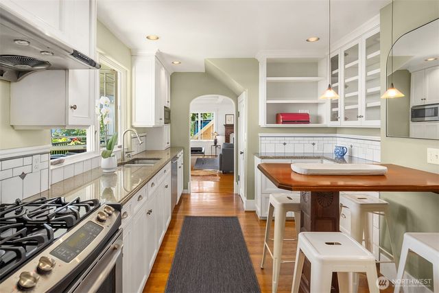 618 37th Avenue, Seattle, WA 98122