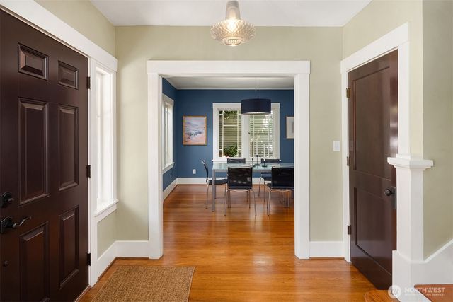 618 37th Avenue, Seattle, WA 98122