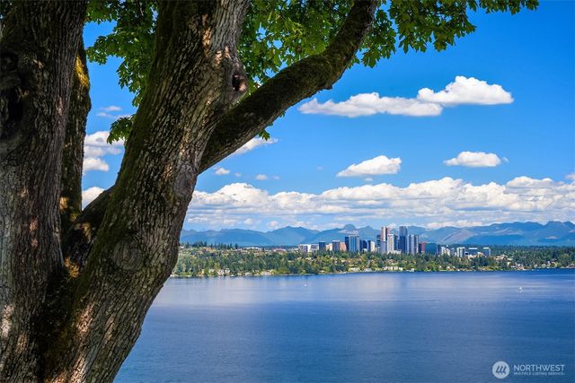 618 37th Avenue, Seattle, WA 98122