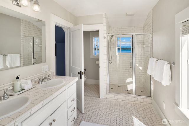 618 37th Avenue, Seattle, WA 98122