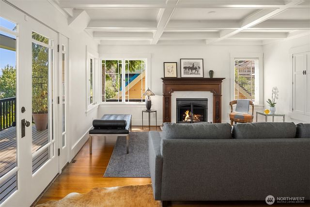 618 37th Avenue, Seattle, WA 98122