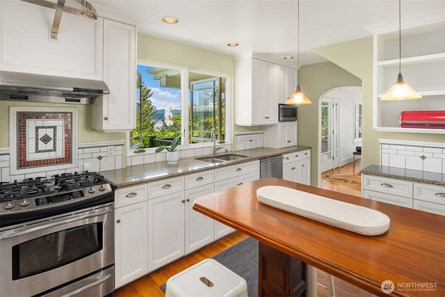 618 37th Avenue, Seattle, WA 98122