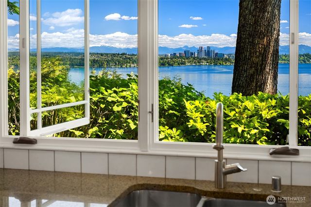 618 37th Avenue, Seattle, WA 98122