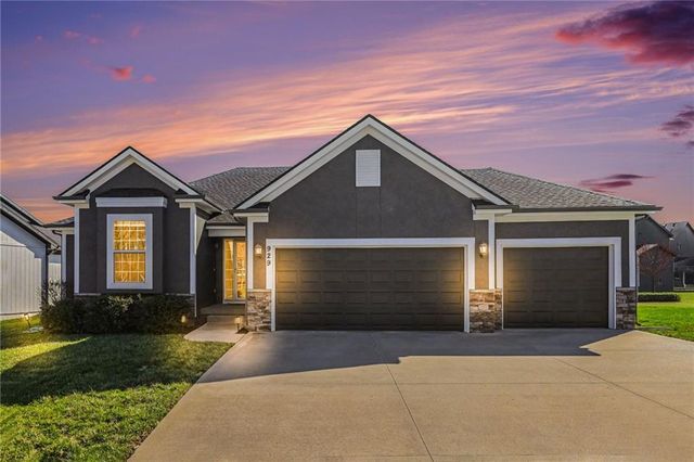929 NW SCENIC Drive, Grain Valley, MO 64029