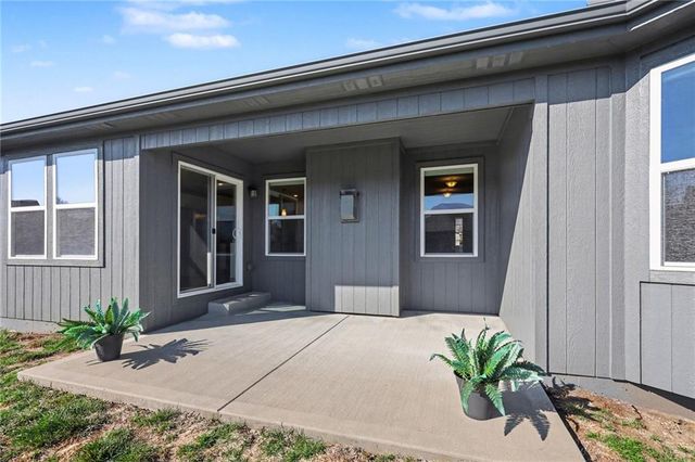 929 NW SCENIC Drive, Grain Valley, MO 64029
