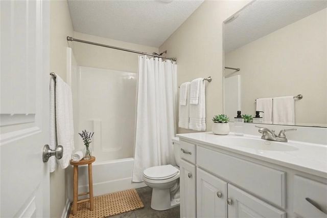 929 NW SCENIC Drive, Grain Valley, MO 64029