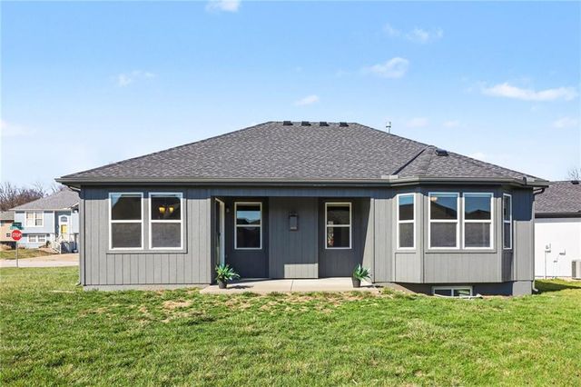 929 NW SCENIC Drive, Grain Valley, MO 64029