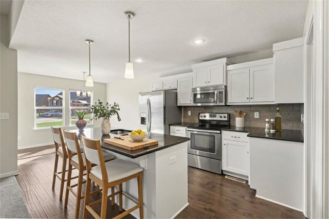 929 NW SCENIC Drive, Grain Valley, MO 64029