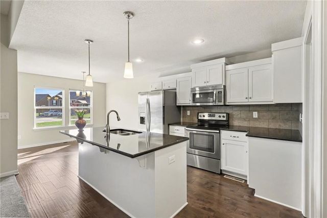 929 NW SCENIC Drive, Grain Valley, MO 64029