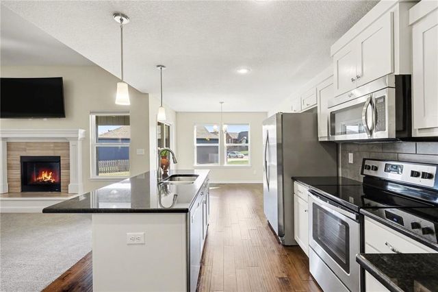 929 NW SCENIC Drive, Grain Valley, MO 64029