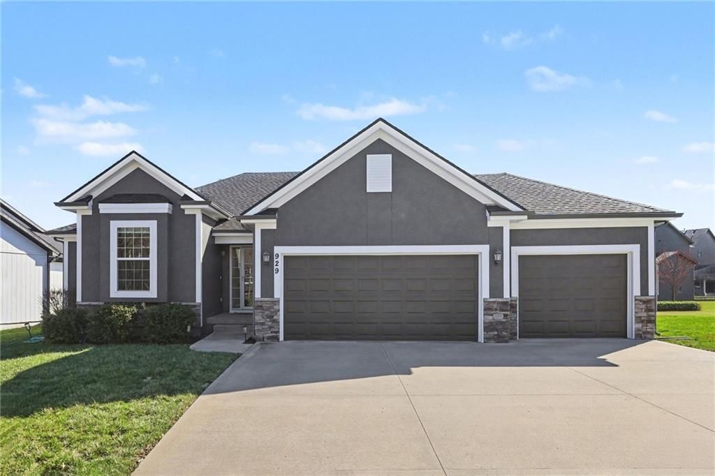 929 NW SCENIC Drive, Grain Valley, MO 64029