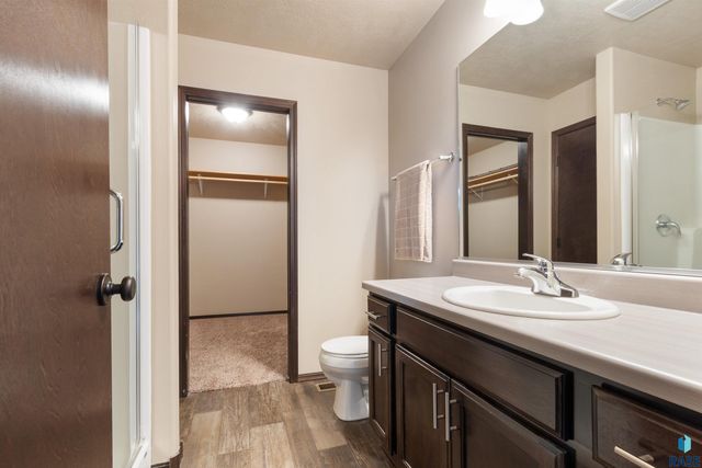 5801 W Bream Ct Court, Sioux Falls, SD 57107